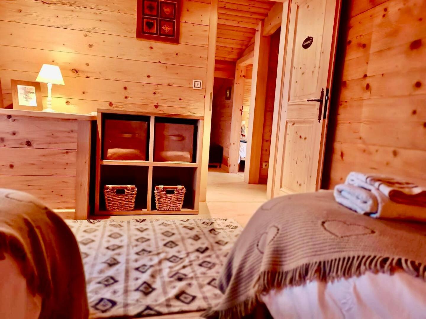 Charming Family Chalet For 8 People, With Private Hot Tub Les Clefs المظهر الخارجي الصورة