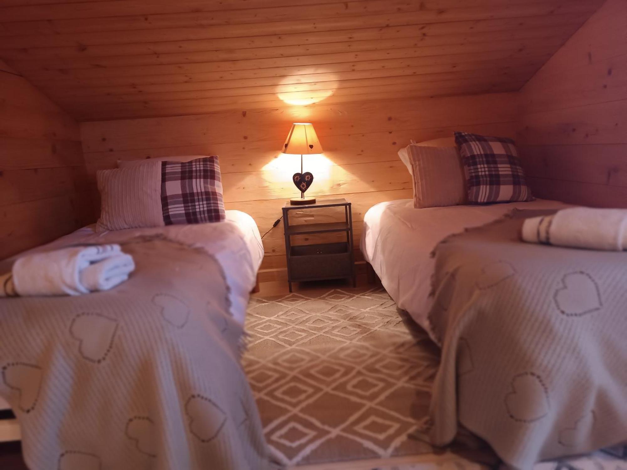 Charming Family Chalet For 8 People, With Private Hot Tub Les Clefs المظهر الخارجي الصورة