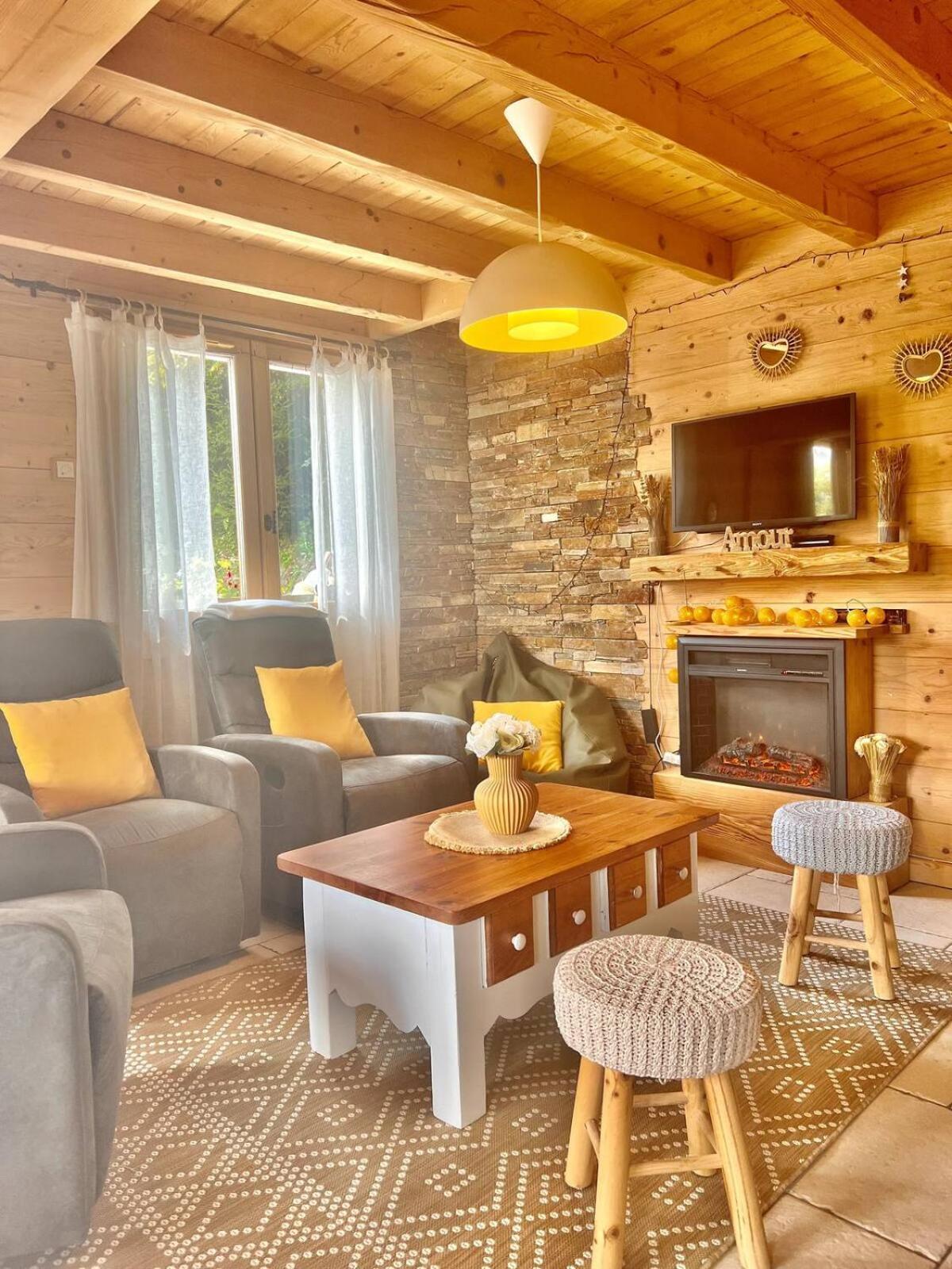 Charming Family Chalet For 8 People, With Private Hot Tub Les Clefs المظهر الخارجي الصورة