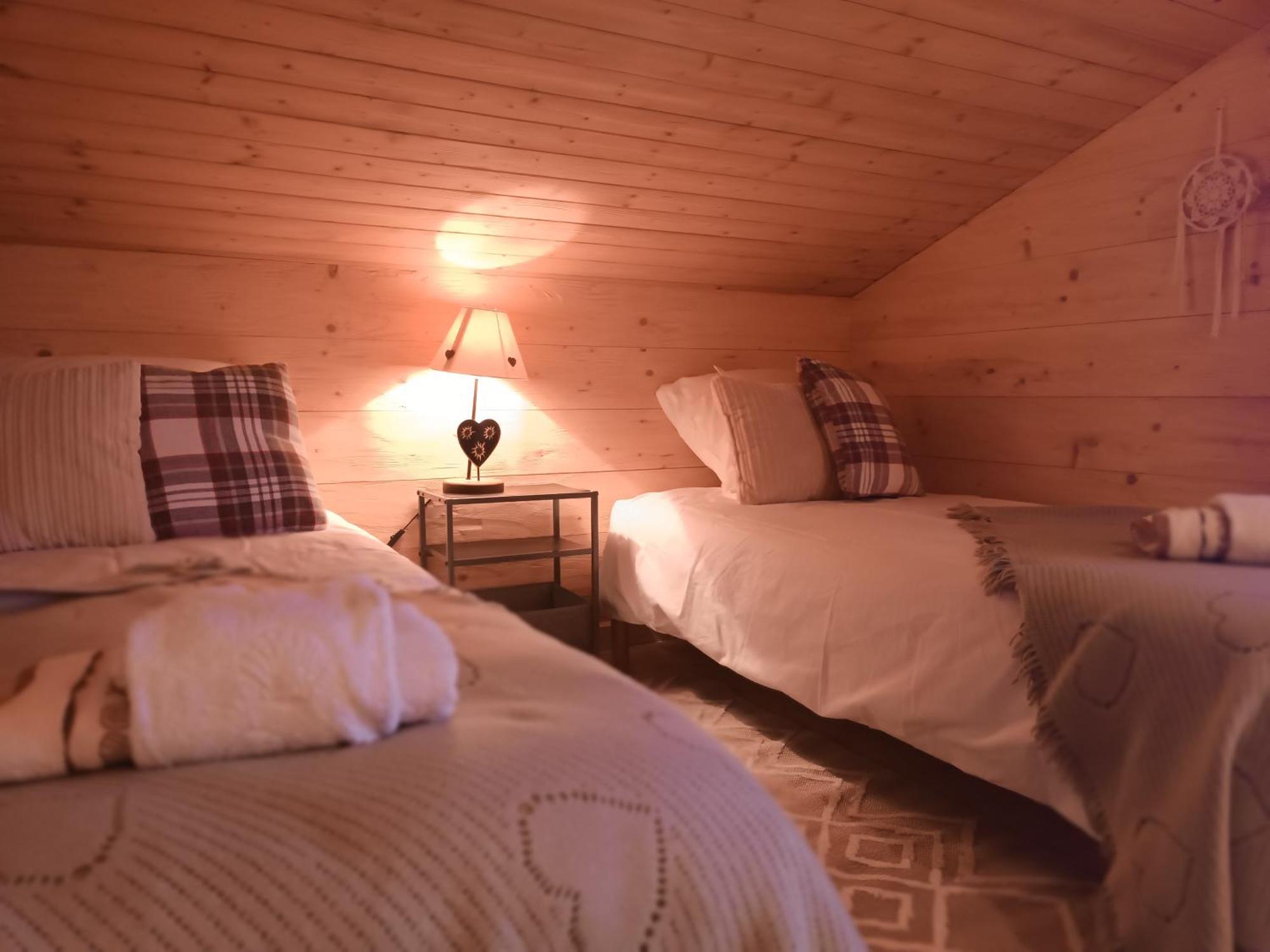 Charming Family Chalet For 8 People, With Private Hot Tub Les Clefs المظهر الخارجي الصورة