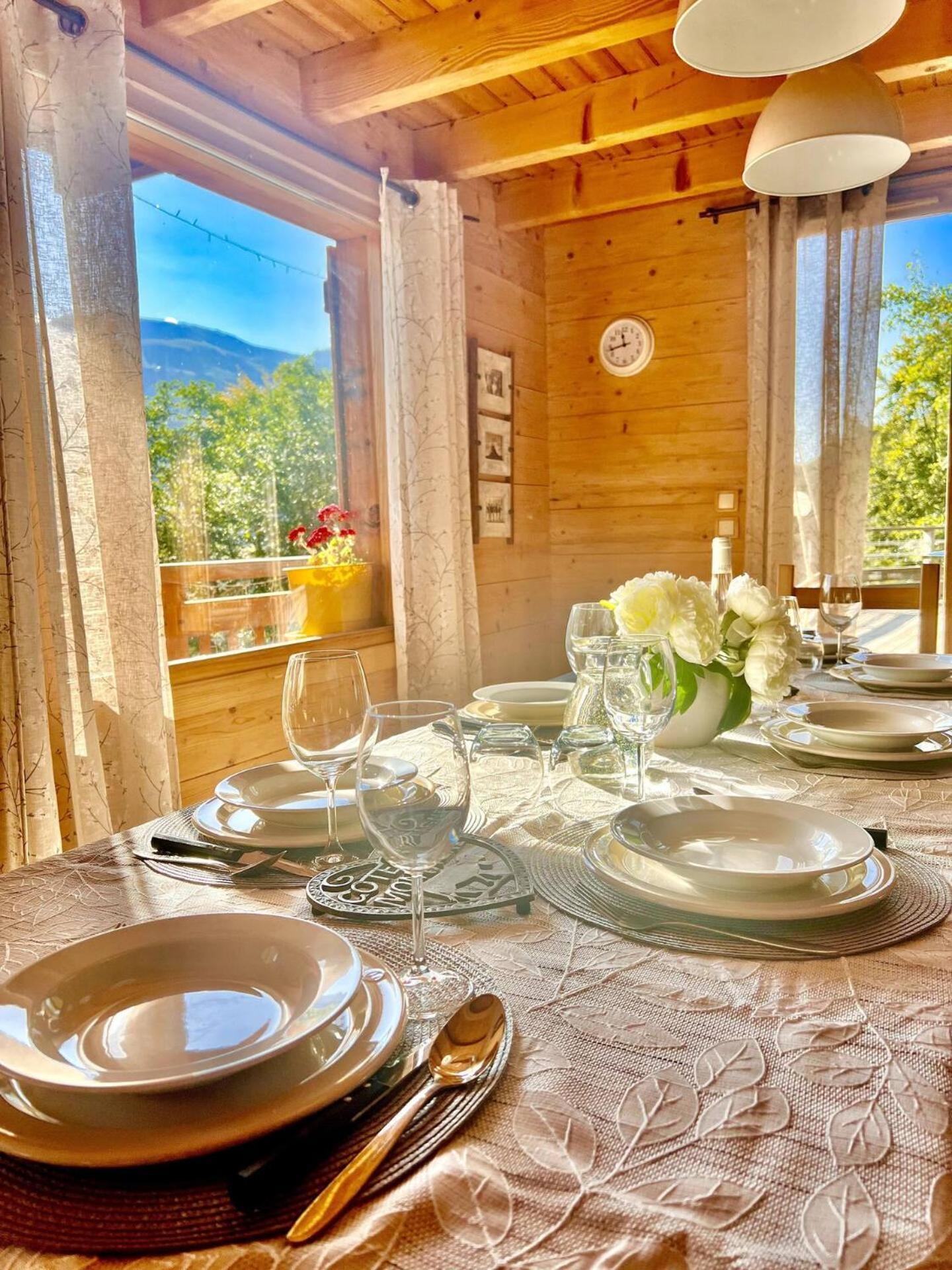 Charming Family Chalet For 8 People, With Private Hot Tub Les Clefs المظهر الخارجي الصورة