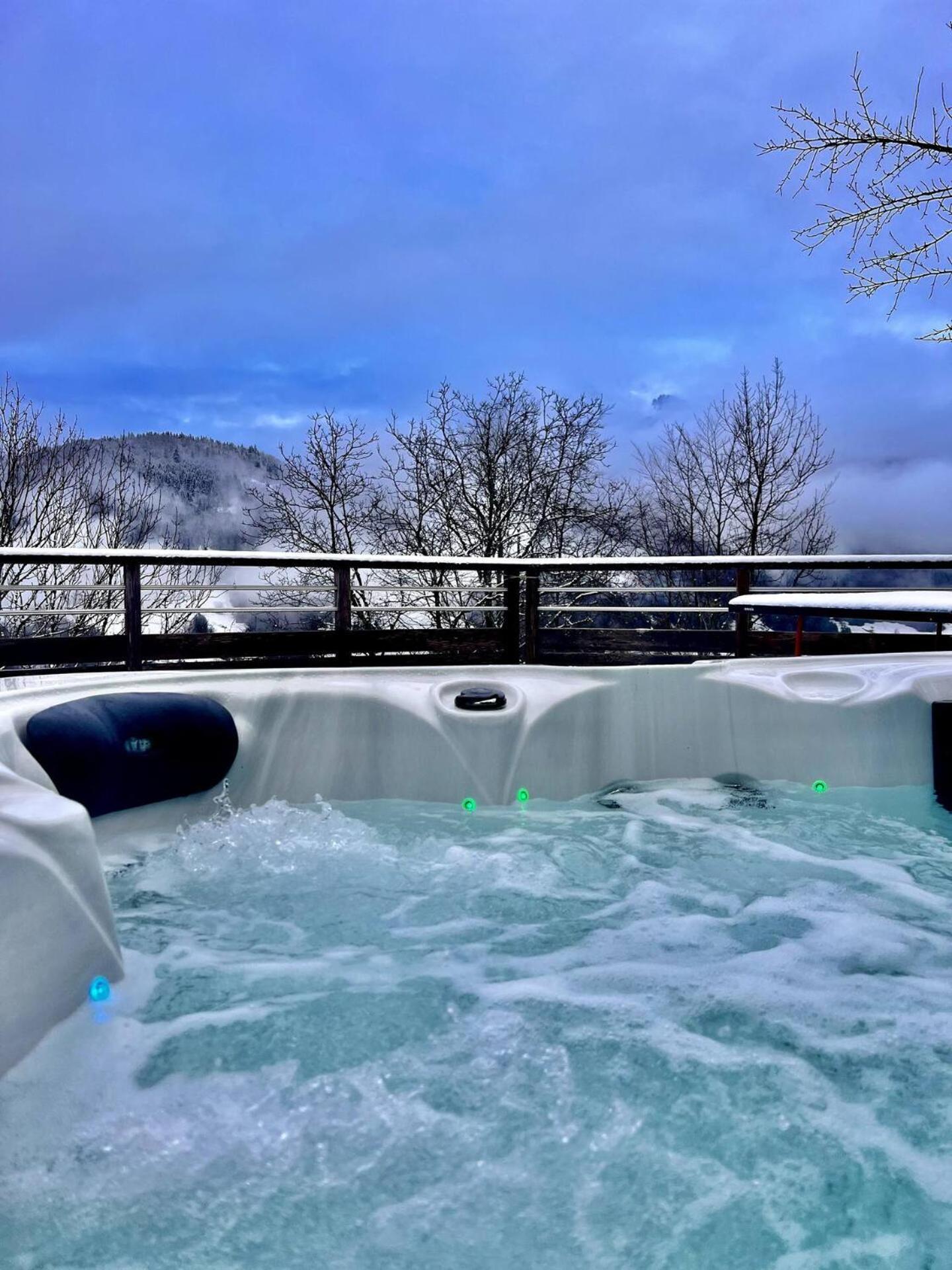 Charming Family Chalet For 8 People, With Private Hot Tub Les Clefs المظهر الخارجي الصورة