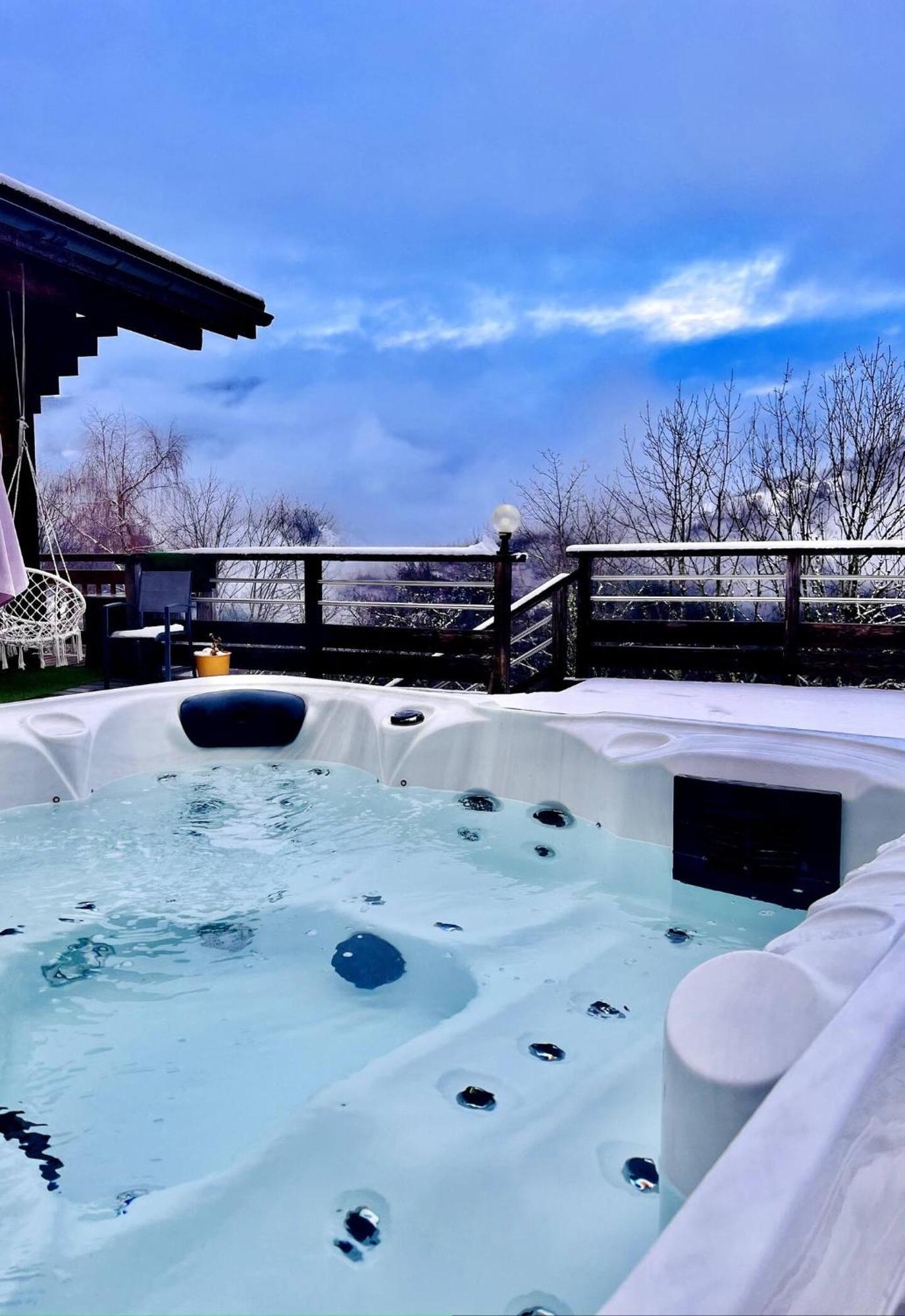 Charming Family Chalet For 8 People, With Private Hot Tub Les Clefs المظهر الخارجي الصورة